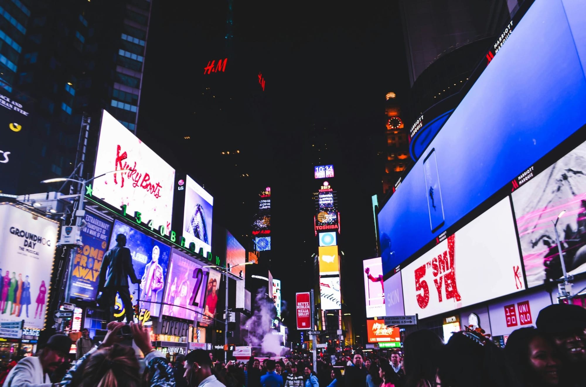 2026 Guide to Buying Outdoor Digital Signage Displays